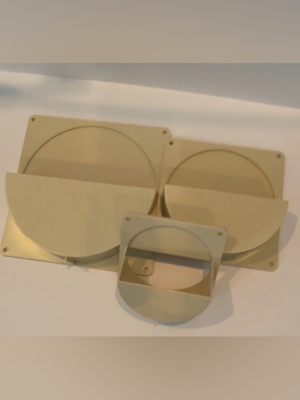 Tupperware Mounted Lid Plate Holder Almond Vintage 3 Piece with  Screws